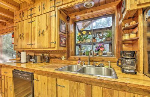 Log Cabin Sanctuary in Inverness with Furnished Deck - Foto 7