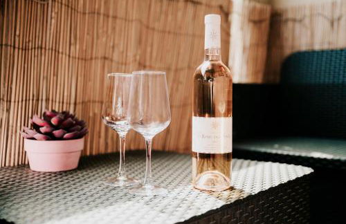 SPÉCIAL COUPLE & FAMILLE - Lit Queen Size - NETFLIX - Climatisation - Terrasse Plein Sud - 2 min Centre-Ville - 6 min Mer - Wifi 400 Mbits Parking privé - OFFRE SPÉCIALE - Foto 12