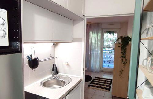 RAVAS Studio climatisé terrasse proche commerces - Photo 6