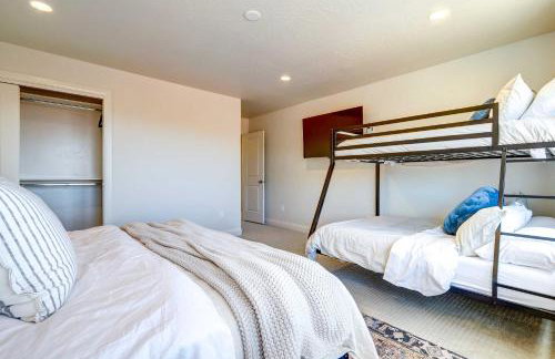 Washington Home w/ Mtn Views, Near Hiking! - Photo 18