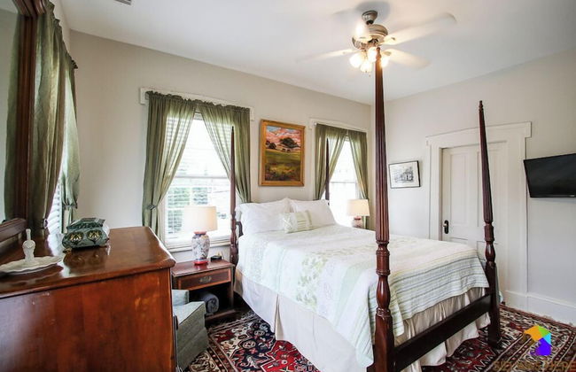 Artist's House Upper Apt Walk to Forsyth - Photo 46