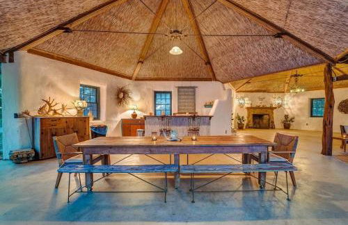 Luxury Airstream Campsite Nestled Beneath Oak Trees Outside of Austin, Texas - Foto 79