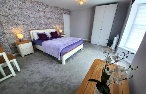 Richmond Cottage - Brand New 4BR Holiday Home, just 3 minutes from the beach with Pool Table and Free Parking - Foto 17