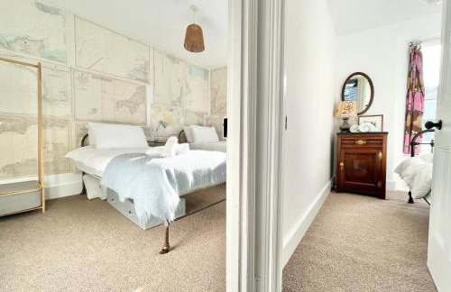 Janies Cottage~ Mousehole~Eclectic Interiors & Vintage Charm - Photo 17