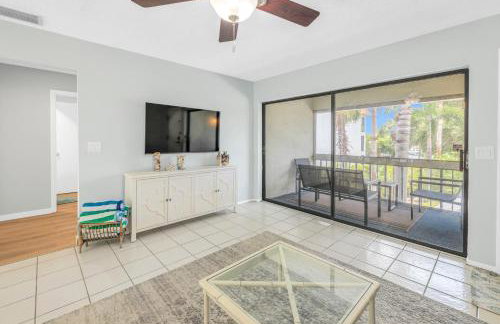 Private Patio - Walk to Beach Shops & More! - Foto 7