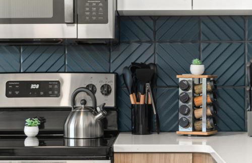 2BR Apartment in DT with Parking - Foto 10