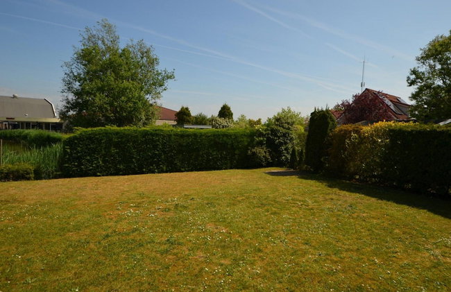 Lively Bungalow on the Water - Photo 28