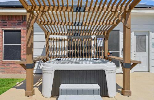 5BR Holiday Getaway in DeSoto with Pool, Hot Tub & Cinema - Foto 43