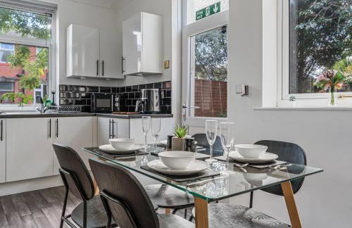 Crew Quarters - Your Ideal Stay in Bury - Photo 47