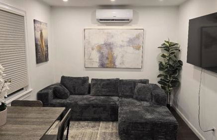 Cozy 2-bedroom with jacuzzi tub in perfect Queens with AC near JFK - Foto 1