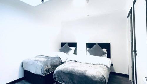 Burmer Central Bliss: Modern 3BR/1BA, Full Kitchen - Foto 2