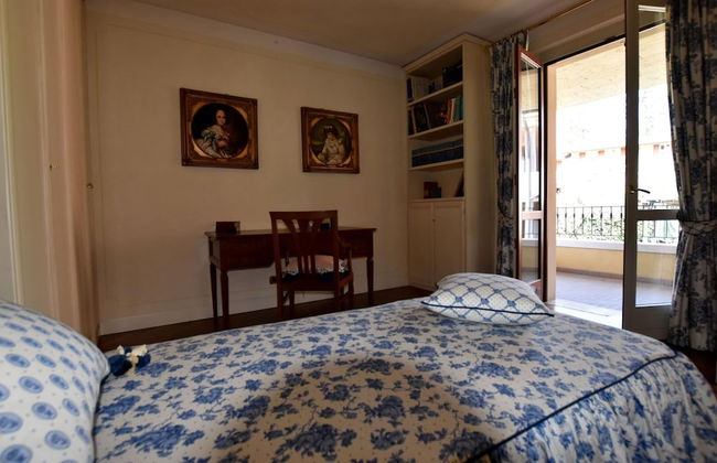 Luxurious Villa in Lombardy with Garden & Hot Tub - Photo 4