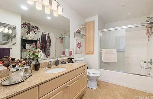 Luxury condo near Irvine Business & UCI Hospital - Photo 6