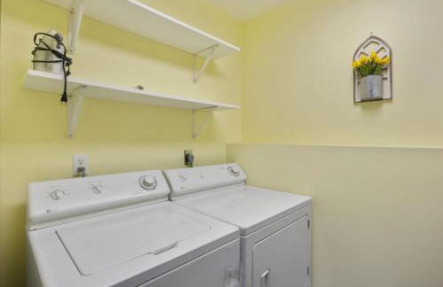 Life's Better At The Lake - Foto 24