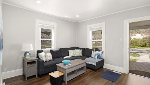 Charming, Historic! Walking Distance to Town! - Photo 4