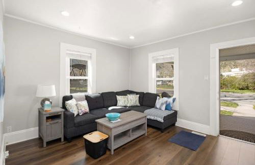 Charming, Historic! Walking Distance to Town! - Photo 4