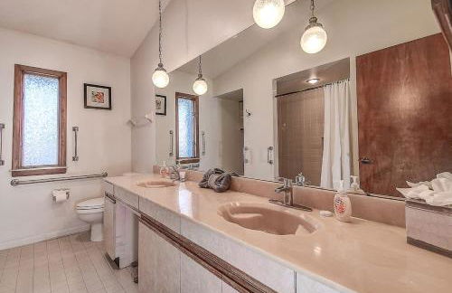 Family Waterfront 4BR Home Heated Pool Private Pier - Photo 36