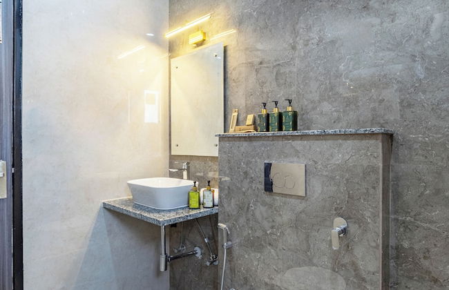 ELIVAAS 5 BHK With Pvt Pool - Zenora - Foto 49