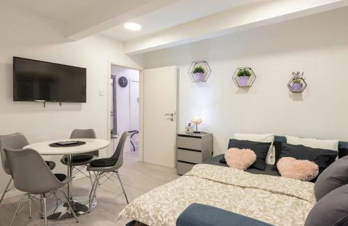 City Center Apartment with Free Parking - Foto 14