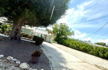 Beautiful Waterfront Home Less Than 7 mins to Beaches - Foto 16