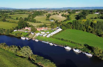 Riverside Lodge, with Hot tub on The River Severn - Photo 17