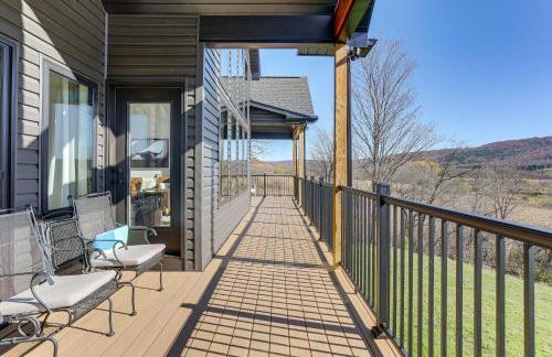 3 Mi to Holiday Valley Mtn-View Home with Hot Tub - Foto 4