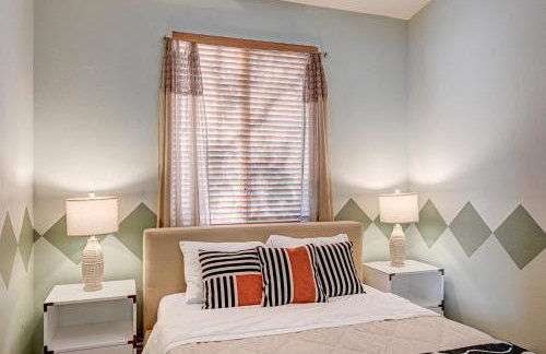 Luxury 6 BR Home Large Pool & Spa with Grassy Yard - Photo 71