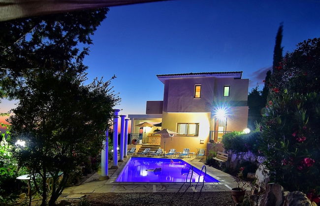 Wonderful Quiet Area, Completely Privacy, Large Private Pool, Colourful Garden - Foto 41