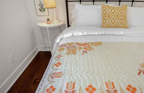 The SoFay Farmhouse- 1 MI From U of A - Foto 34