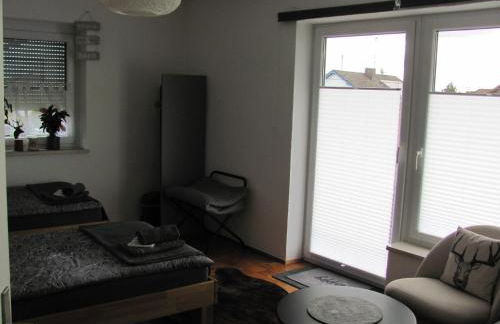 #1Gemütliches ruhiges sonniges Balkonzimmer mit Gemeinschaftsbad W-Lan Airport nah Late Night Check in Haus Nr 9,5 - Foto 7