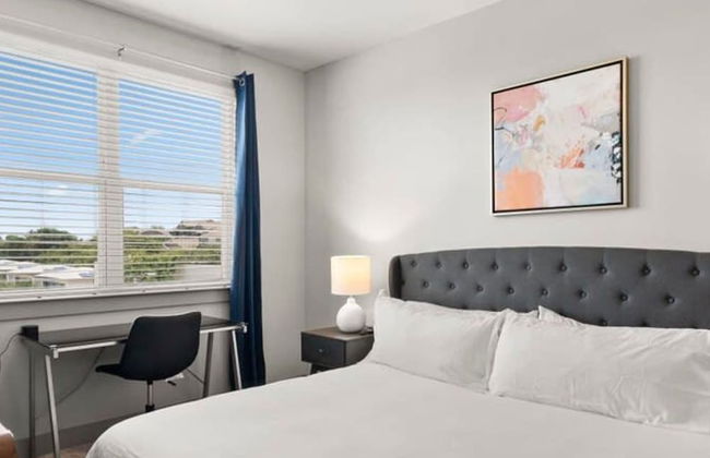 Modern 1BR King Suite Close to Downtown w Fast Wifi - Foto 35