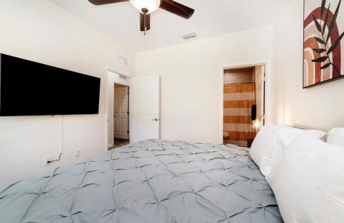 Beautiful Home, Walk to UF, Newly built - Foto 27