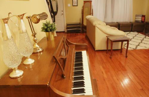 Tuscany 2900 - Classic Italian Style 3BR w Parking near Airport - Foto 13