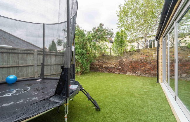 Stylish Family Home by Twickenham Stadium by Underthedoormat - Foto 29