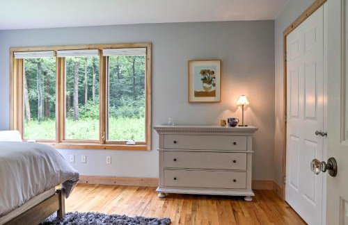 Berkshires Home on 11 Acres with Pond and 2 Fire Pits! - Foto 18