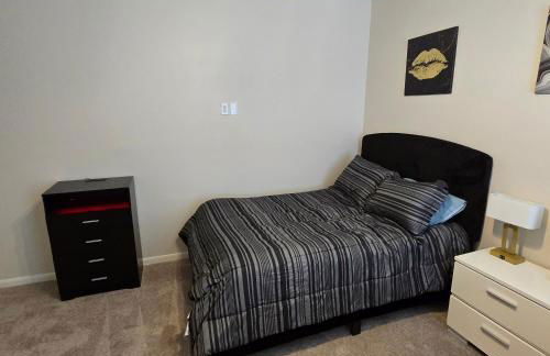 Modern Spacious Home Near the medical center, NRG, Downtown and UHD - Photo 33