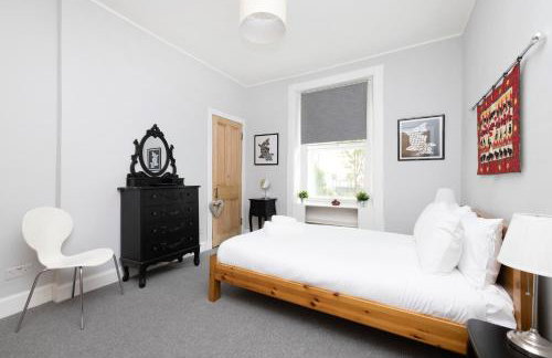 JOIVY Charming Apartment near Leith Links with Patio - Foto 30
