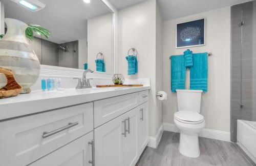 Luxury - 2BR 2BA - Balcony - Right Across From the Beach - Foto 21