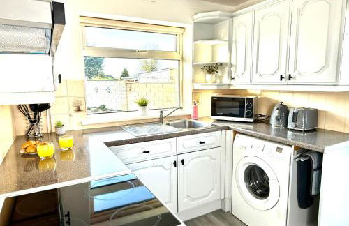 3-Bedroom spacious House, Private garden, Prime location, WiFi, Netflix - Foto 7