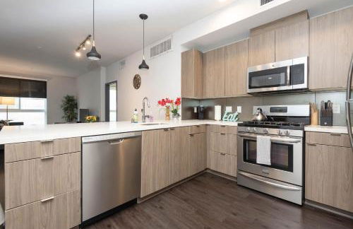 Lovely 3BR Apt With Balcony And Rooftop Pool Plus Views - Foto 24