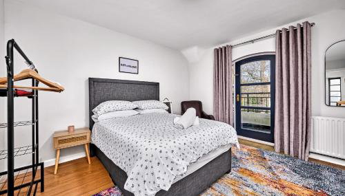 Exclusive Offers l Last-Minute Stay l Sleeps Up to 6 l Conveniently located near town Centre l restaurants l and local attractions l It offers easy access to the stunning Causeway Coast l Coleraine Hideout l WeStayBelfast - Foto 5