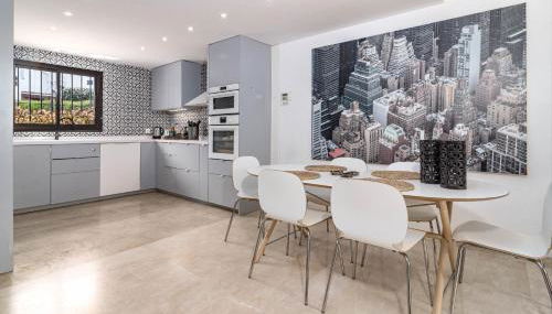 Seaside 3 bedroom Townhouse in San Pedro close to the Beach with private Garden - Photo 3