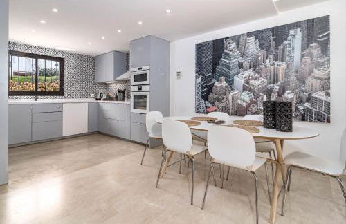 Seaside 3 bedroom Townhouse in San Pedro close to the Beach with private Garden - Photo 3