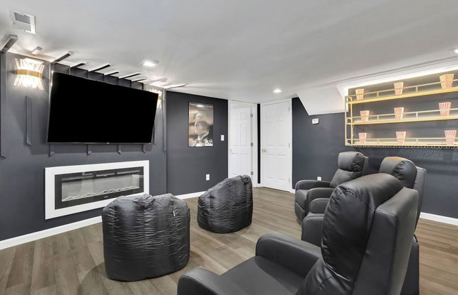 Luxury 7BR Buckhead Oasis w Pool Gameroom Firepit - Foto 2