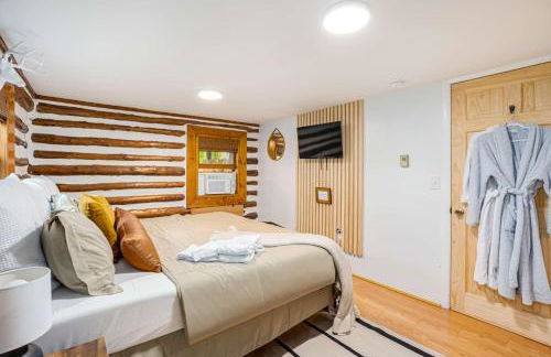 Modernized Log Cabin w Hot Tub Fire Pit & Views - Photo 17