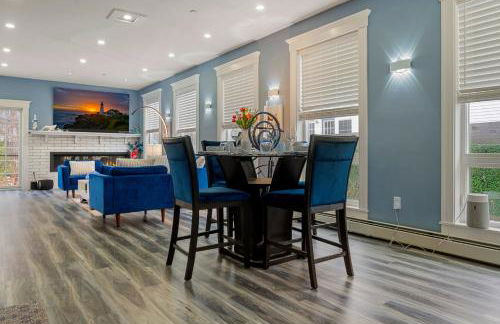 Luxe Coastal Retreat with Hot Tub & Spring Fires - Foto 15