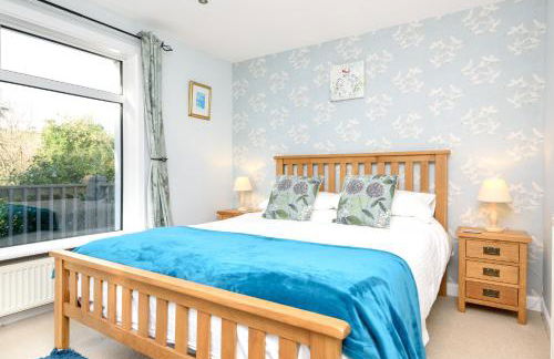 Beach Front House with Stunning Sea Views and Free Parking - Foto 11