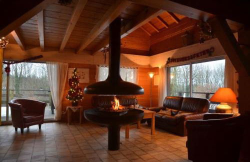 Chalet de Charme 100m² - Grand jardin - Gite les 4 saisons- Lac de chalain - Foto 2