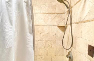 Blufftop Cabin Retreat Hot Tub and Fall Views! - Foto 30