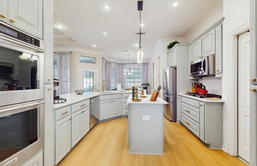 Pool and Outdoor Bar! Spacious Getaway in Sachse - Foto 10